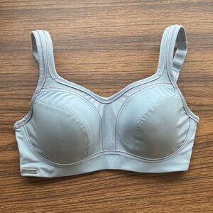 Chantelle 30E sports bra